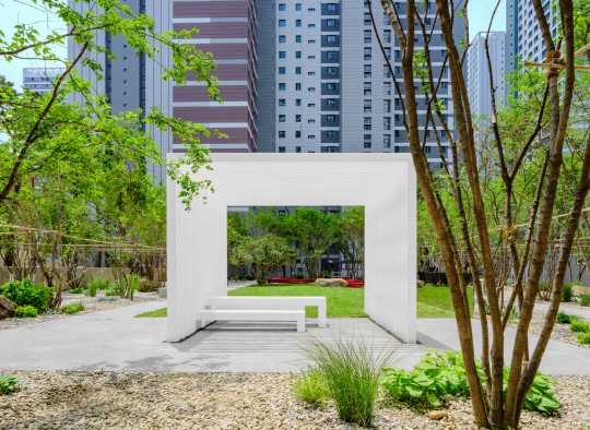 서울 강동구 올림픽파크 포레온의 특화정원 '예원'의 모습 [현대건설 제공]